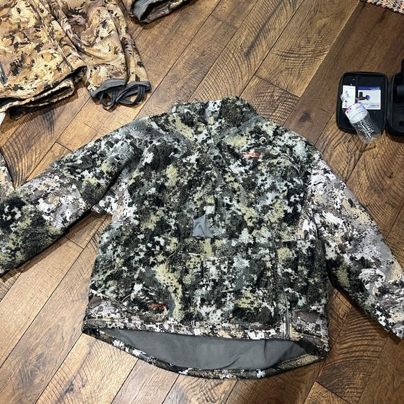 Need to get new ones these are basically new. They don’t fit anymore. - Picture 3 of 11